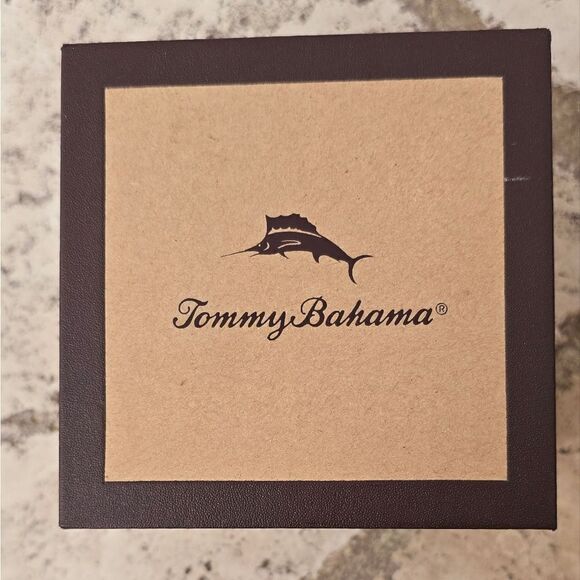 LIKE NEW TOMMY BAHAMA WATCH - Picture 6 of 6